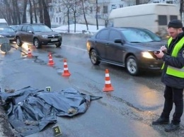 В Киеве водитель грузовика сбил насмерть пенсионерку и скрылся