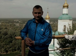 Более десяти лет спасал людей. В Харькове борются за жизнь пожарного