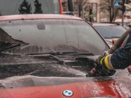 В Днепре на проспекте Гагарина горел автомобиль BMW