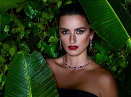 Гламур и тропики: Пенелопа Крус снялась в яркой рекламной кампании ювелирного бренда