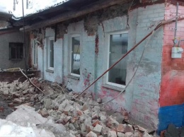Под Харьковом рухнула крыша жилого дома (фото)