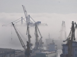 Лоцманская проводка в портах Херсона и Николаева ограничена из-за тумана