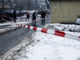 В Киеве возле метро Лукьяновская нашли тело изрезанного ножом мужчины