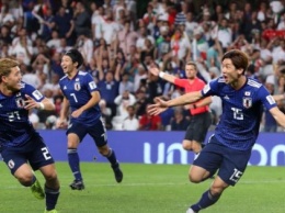 Японские футболисты после проигранного финала Кубка Азии убрали в раздевалке