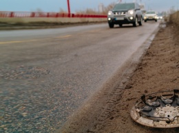 В Днепре на Новом мосту автомобилисты теряют колеса