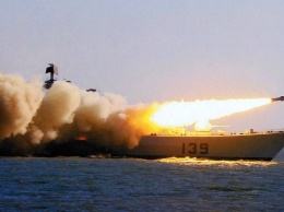 Военные РФ открыли огонь в Черном море, "в ход пошла артиллерия": первые подробности