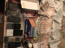 На Днепропетровщине задержана группа наркодилеров: майор полиции лично сбывал наркотики
