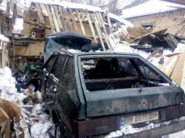 Взорвалась машина с водителем в Сумах