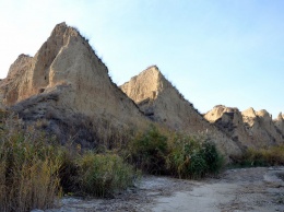 Природное чудо: глиняные пирамиды самого большого пресного озера Украины (фоторепортаж, видео)
