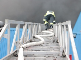 Спасатели ликвидировали пожар на складах в Деснянском районе Киева - ГСЧС