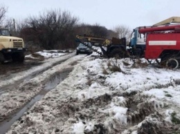 На Днепропетровщине сотрудники ГСЧС помогли водителю экскаватора