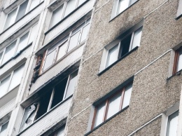 В киевской многоэтажке вспыхнул сильнейший пожар (фото, видео)