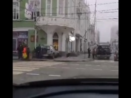 В центре Краснодара внедорожник врезался в памятник архитектуры и попал на видео