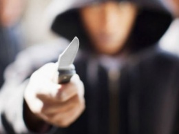 Под Запорожьем 15-летний подросток изрезал соседу шею и лицо ножом