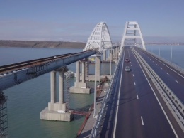 Крымский мост смоет вместе с берегом: строителям указали на фатальную ошибку