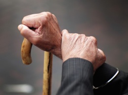 В Киевской области грабители избили топором пенсионера и украли у него все сбережения