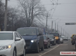 В Николаеве возле нового супермаркета «Эпицентр» столкнулись две иномарки, на Херсонском шоссе образовалась автопробка