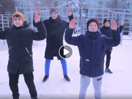 Запорожцы присоединились к вирусному Skibidi челленджу - видео