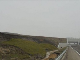 Трасса к Керченскому мосту превращается в непроходимое болото (ФОТО)