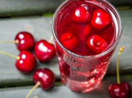 Ученые: вишневый сок улучшает сон, помогает похудеть и снижает боль
