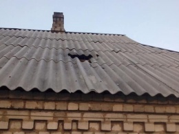 После обстрела в двух домах на Лугащине остались крупные дыры