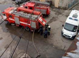 В Запорожье горел завод - пострадала женщина