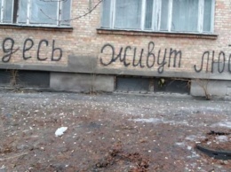 В центре Киева людей из общежития выгоняют на улицу. ФОТО