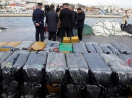 В Португалии украинцев задержали по подозрению в контрабанде 2,5 тонн кокаина