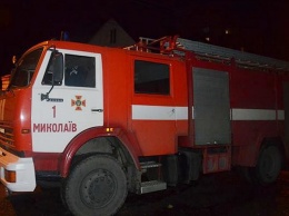 В Николаевской области на пожаре 18-летний парень спас пожилую соседку, она в больнице