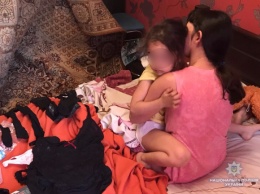 Супругов, снимавших 4-летнюю дочь в порно на территории Кривого Рога, спонсировал житель Беларуси
