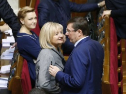 "Бл*ха, люблю мою Ирину": Луценко потроллил жену за нецензурную брань в парламенте