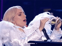 От матери монстров до ретродивы: модная эволюция Леди Гага на "Грэмми"