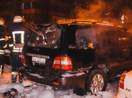 В Киеве на парковке подожгли авто