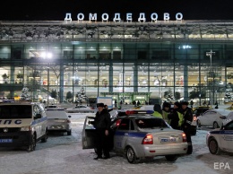 В аэропорту Домодедово пассажирский самолет врезался в фонарный столб