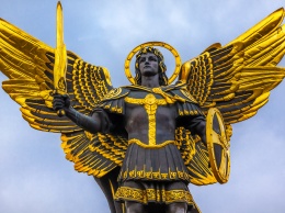 У входа в здание Следственного комитета в Москве поставят трехметровую статую архангела Михаила