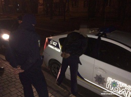 Николаевские патрульные за сутки выявили трех горожан, хранящих наркотики
