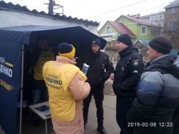 В Николаеве напали на палатку кандидата в президенты Гриценко