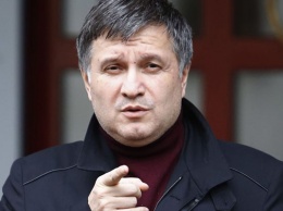 Аваков обвинил штабы кандидатов в ведении грязной кампании