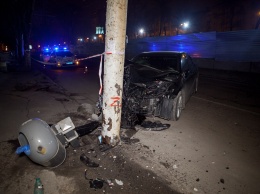 ДТП в Днепре: автомобиль протаранил столб