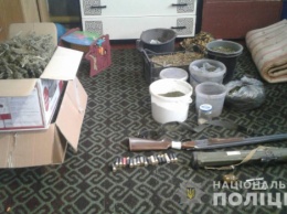 В Харьковской области мужчина хранил оружие и изготавливал наркотики