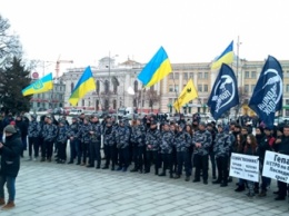 Сотни людей в Харькове митингуют против самого дорогого в Украине общественного транспорта