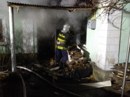 На пожаре в Олешках едва не погибли двое мужчин