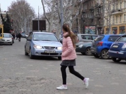 Труханов возмущен наглыми водителями, портящими люки в центре Одессы
