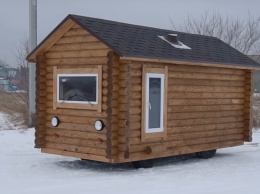 УАЗ Буханку превратили в деревянный дом на колесах (видео)