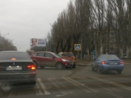 На Богоявленском проспекте столкнулись две иномарки, не поделив перекресток