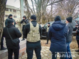 На Николаевщине конфликт на заводе: на место приехали бойцы роты особого назначения