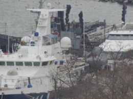 В Керчи спрятали захваченные украинские корабли (ФОТО)