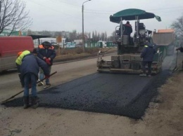 В Николаевской области на дорогах М-14 и Н-24 стало чуть меньше ям