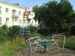 В Оржицком районе нашли опасные детские площадки