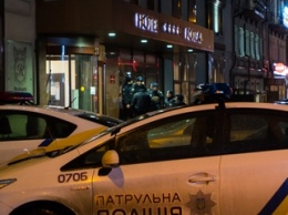 Полиция и спецназ в центре Днепра: в отель Reikartz зашел мужчина с автоматом